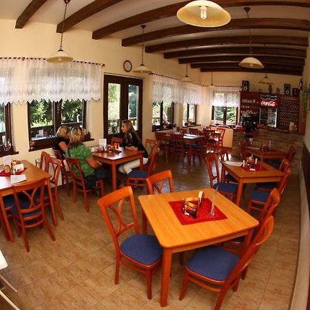 Hotel Yacht Club Barrandov à Kožlí u Orlíka Extérieur photo