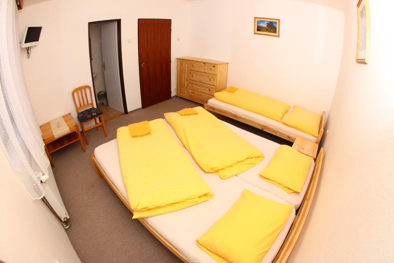 Hotel Yacht Club Barrandov à Kožlí u Orlíka Extérieur photo